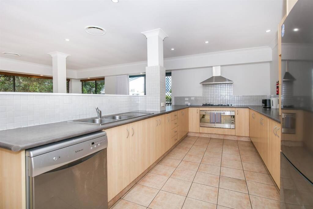 Bliss At Broadbeach - Large Canal Facing Holiday home *
