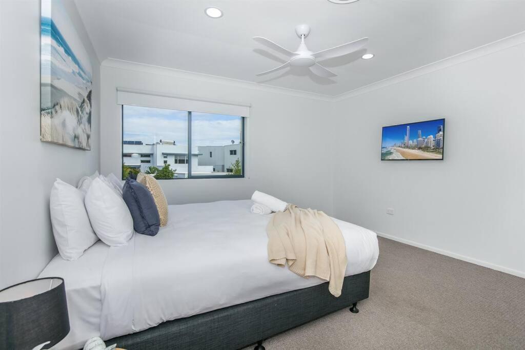 Bliss At Broadbeach - Large Canal Facing * Gold Coast