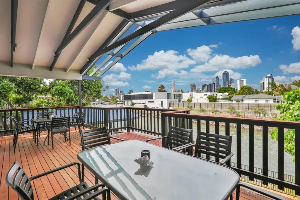 Bliss At Broadbeach - Large Canal Facing Holiday home Gold Coast