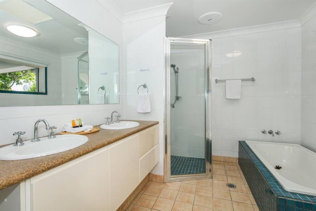 Holiday home Bliss At Broadbeach - Large Canal Facing *